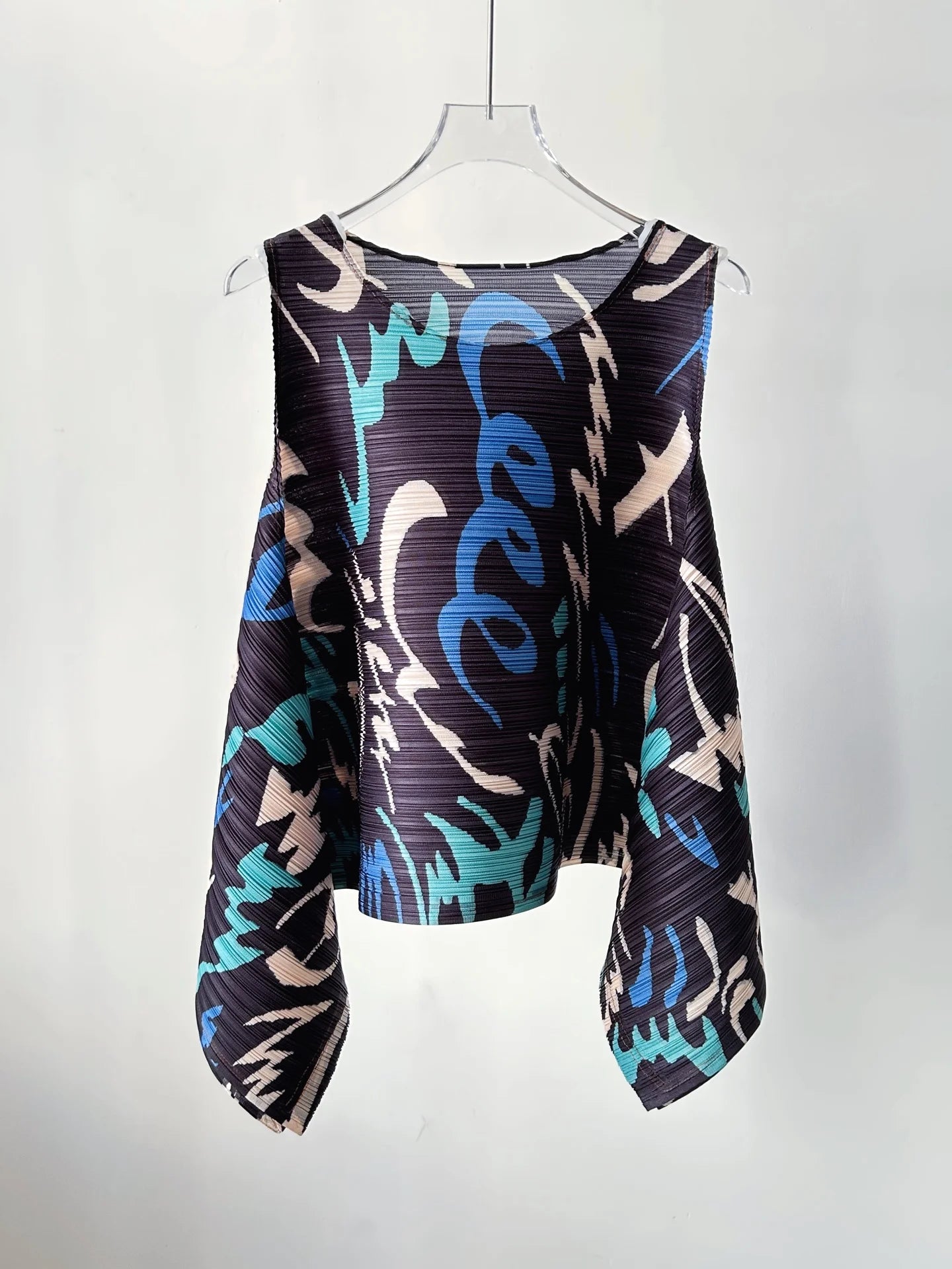 YUDX Vibrant Graffiti Print Miyake Pleated Asymmetric Sleeveless Top Lightweight Breathable Loose Fit Women's 2026 Summer Blouse