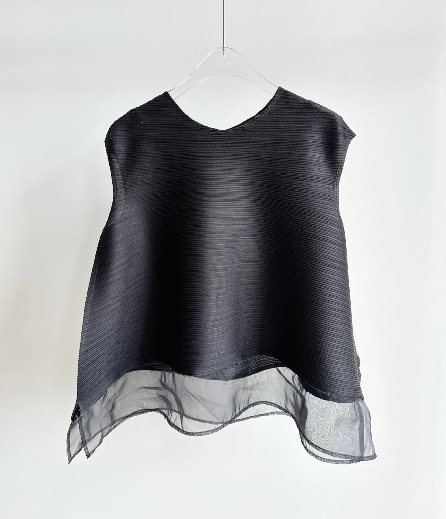 YUDX Elegant Deep Navy Blue Miyake Pleated Sleeveless O-Neck Top, Sheer Organza Hem Women's Casual Daily Office Brunch Blouse
