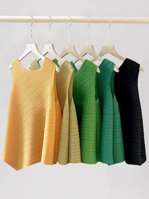 YUDX Women's Sleeveless T-shirt 2024 Fall New Loose Plus Size Wild Irregular Round Neck Solid Color Undershirt Pleated Tops